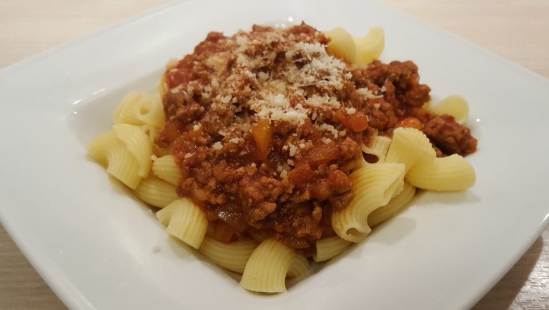 Nudeln mit Bolognese Sauce